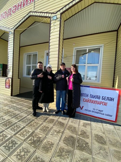 Уразай авылыннан Галиевлар сайлауларга гаиләләре белән килгәннәр