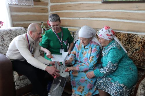 100-летняя Тагира Асанова из Азнакаево: “Я выбираю с пожеланиями благополучия стране”