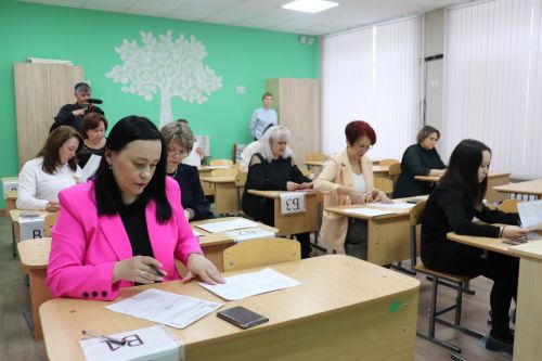 Азнакайда әти-әниләр БДИ тапшырды
