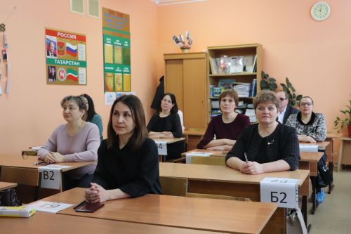 Азнакайда әти-әниләр БДИ тапшырды