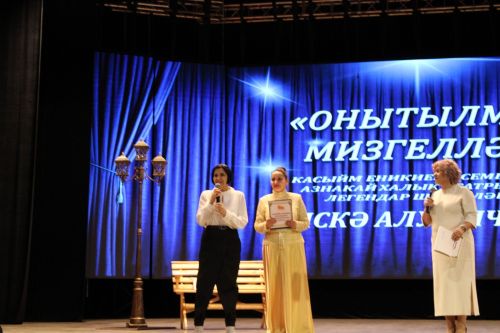 Азнакай район-шәһәр мәдәният сараенда «Онытылмас мизгелләр» дип аталган искә алу кичәсе узды