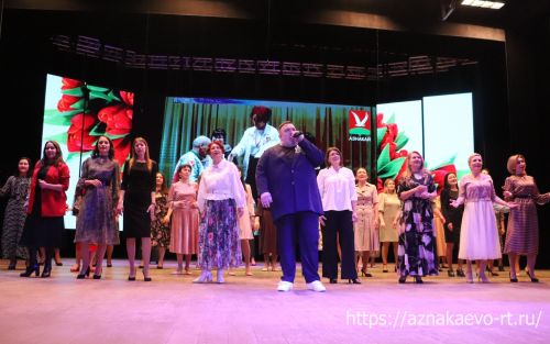 Азнакайда хатын-кызларны хөрмәтләделәр