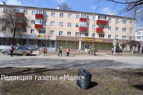 В Азнакаево стартовали весенние субботники