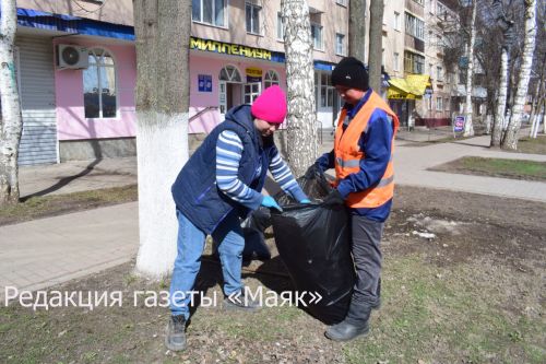 В Азнакаево стартовали весенние субботники