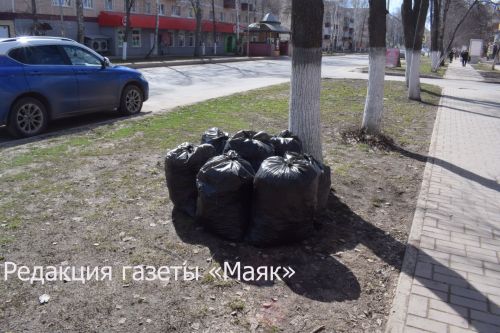 В Азнакаево стартовали весенние субботники