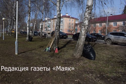 В Азнакаево стартовали весенние субботники