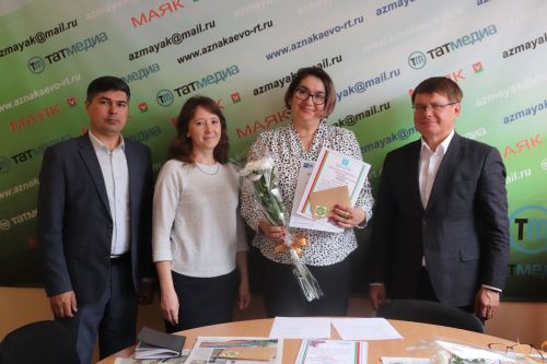 Наградили активных почтальонов Азнакаево