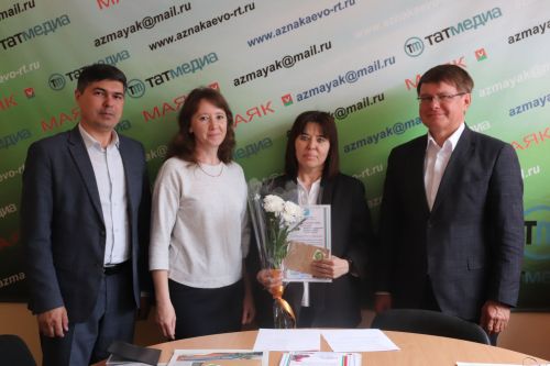 Наградили активных почтальонов Азнакаево