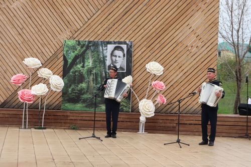 Азнакай  шәһәре Тарсус паркында бөек шагыйребез Габдулла Тукай һәйкәле янында зур бәйрәм узды