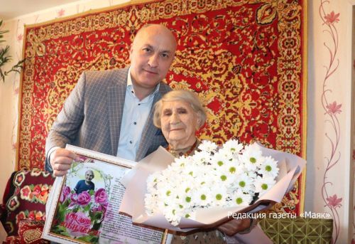 Азнакайда 100 яшен тутырган Ирина Давыдованы котладылар