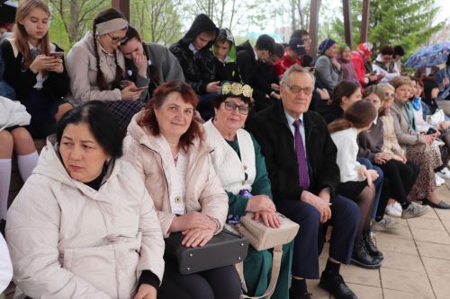Азнакай  шәһәре Тарсус паркында бөек шагыйребез Габдулла Тукай һәйкәле янында зур бәйрәм узды