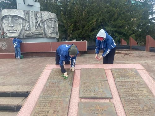 Азнакайлылар Бөек Ватан сугышы һәйкәлләрен төзекләндерү өмәсенә кушылды