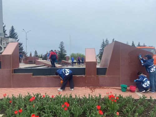 Азнакайлылар Бөек Ватан сугышы һәйкәлләрен төзекләндерү өмәсенә кушылды