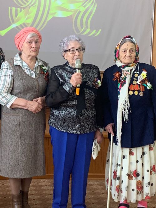 Ветераннар Азнакай укучылары янында кунакта булдылар