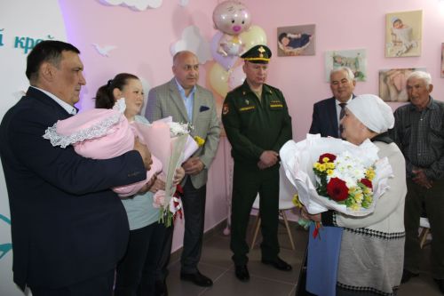 Махсус хәрби операциядә катнашучы азнакайлының гаиләсен дүртенче баласы тууы белән котладылар