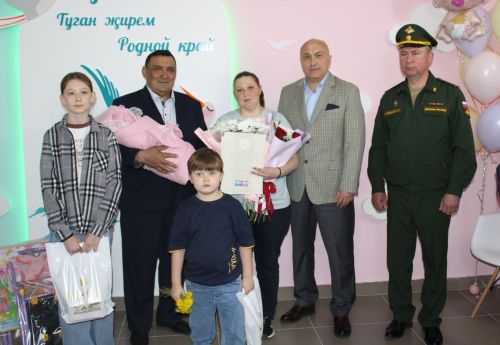 Махсус хәрби операциядә катнашучы азнакайлының гаиләсен дүртенче баласы тууы белән котладылар