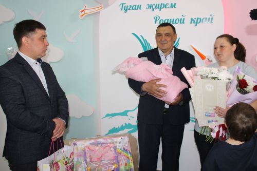Махсус хәрби операциядә катнашучы азнакайлының гаиләсен дүртенче баласы тууы белән котладылар