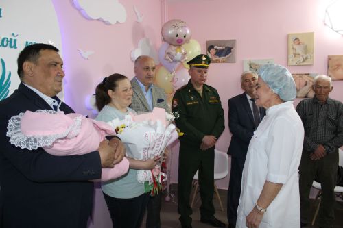 Махсус хәрби операциядә катнашучы азнакайлының гаиләсен дүртенче баласы тууы белән котладылар