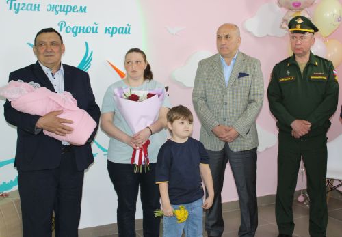 Махсус хәрби операциядә катнашучы азнакайлының гаиләсен дүртенче баласы тууы белән котладылар