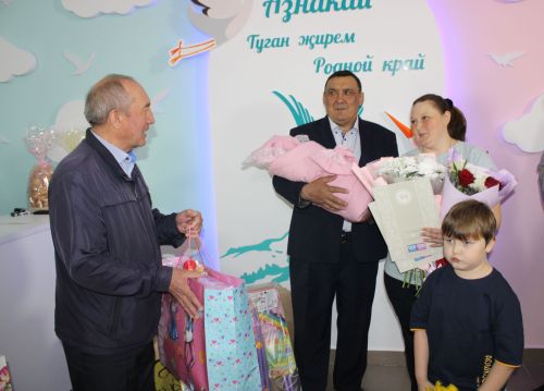 Махсус хәрби операциядә катнашучы азнакайлының гаиләсен дүртенче баласы тууы белән котладылар