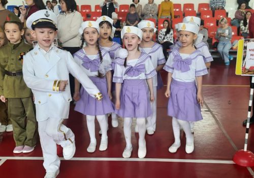 Азнакайда балалар арасында хәрби җыр һәм сафта йөрү бәйгесе үтте
