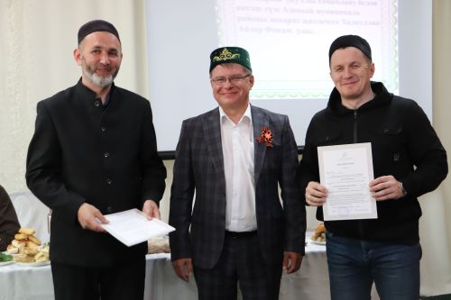Азнакайның үзәк мәчетендә уку елы тәмамлану уңаеннан укытучы остазлар белән бергә киңәшмә-уку уздырылды