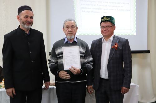 Азнакайның үзәк мәчетендә уку елы тәмамлану уңаеннан укытучы остазлар белән бергә киңәшмә-уку уздырылды