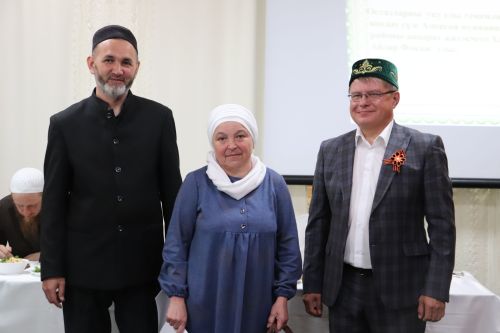 Азнакайның үзәк мәчетендә уку елы тәмамлану уңаеннан укытучы остазлар белән бергә киңәшмә-уку уздырылды