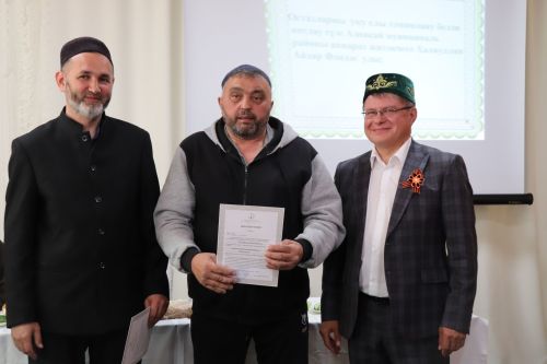Азнакайның үзәк мәчетендә уку елы тәмамлану уңаеннан укытучы остазлар белән бергә киңәшмә-уку уздырылды