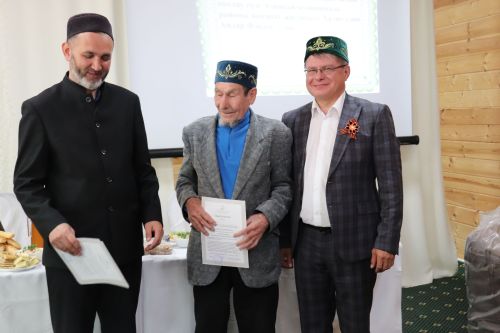 Азнакайның үзәк мәчетендә уку елы тәмамлану уңаеннан укытучы остазлар белән бергә киңәшмә-уку уздырылды