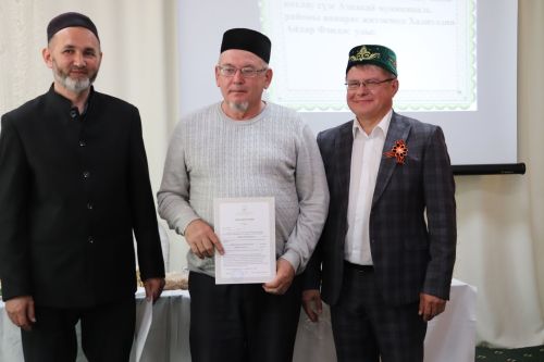 Азнакайның үзәк мәчетендә уку елы тәмамлану уңаеннан укытучы остазлар белән бергә киңәшмә-уку уздырылды
