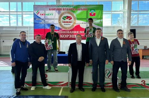 Азнакай көрәшчеләре җиңү белән кайтты