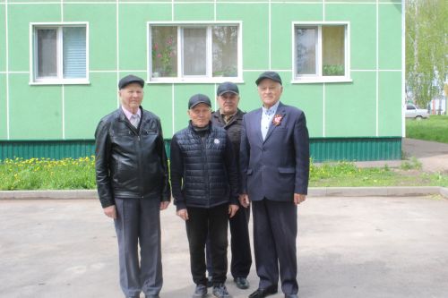 Азнакайда районыбызда бердәнбер Бөек Ватан сугышы ветераны, фронтовик Гайнулла Әюповны котлаулар дәвам итә