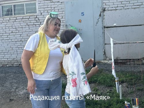 В Азнакаево отметили День работника торговли