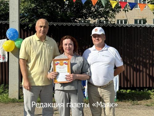 В Азнакаево отметили День работника торговли