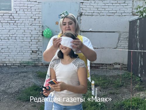 В Азнакаево отметили День работника торговли