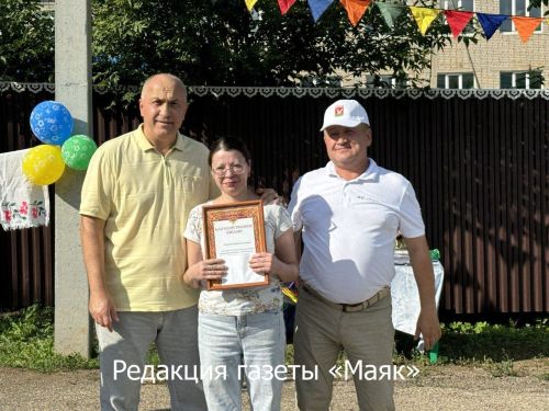 В Азнакаево отметили День работника торговли