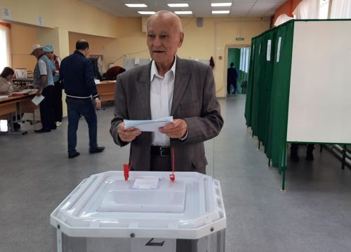 Почетный гражданин Азнакаевского района Владимир Кротов пришел на выборы в числе первых
