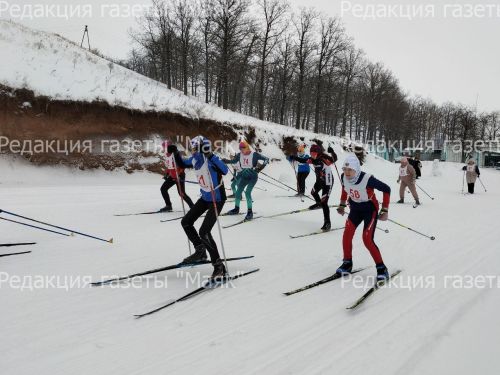 Азнакайда чаңгы спортын үз иткән гаиләләр көч сынашты