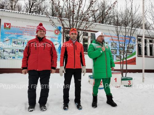 Азнакайда чаңгы спортын үз иткән гаиләләр көч сынашты