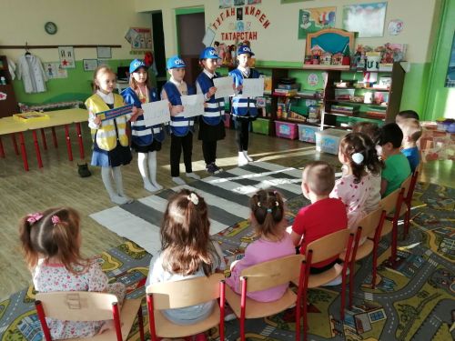 Кәкре Елга авылы балалары юл кагыйдәләрен белеп үсә