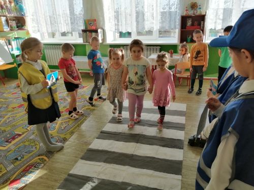 Кәкре Елга авылы балалары юл кагыйдәләрен белеп үсә