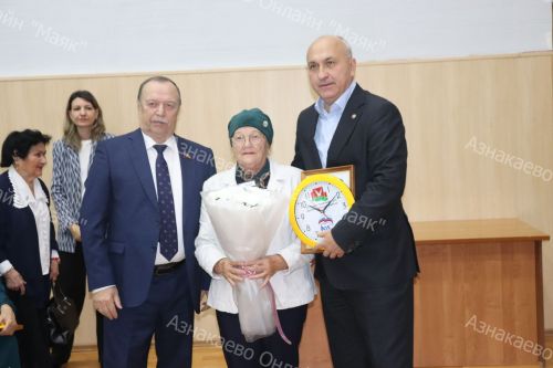 Бүген Азнакай гөрли