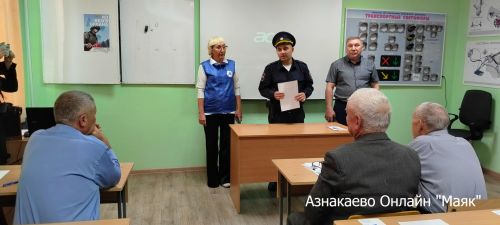 Азнакайда өлкән яшьтәге машина йөртүчеләр арасында юл грамоталылыгын арттыруга юнәлдерелгән агарту чарасы узды