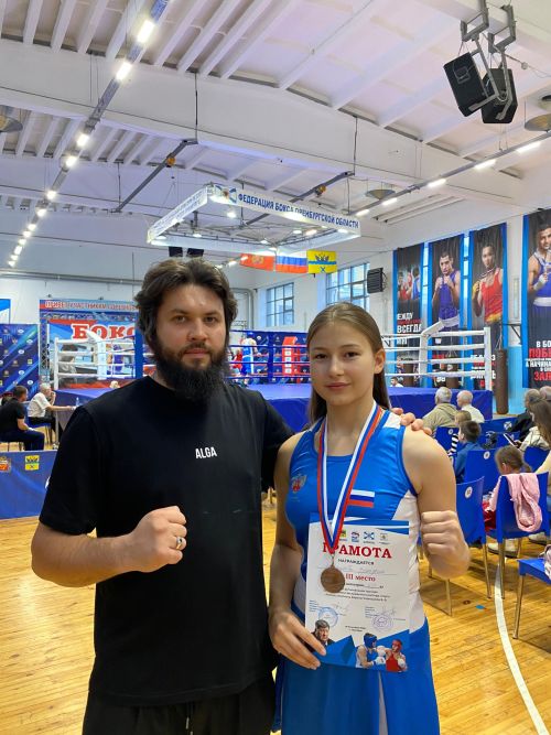 Азнакай боксчылары төбәк ярышларыннан медальләр белән кайттылар
