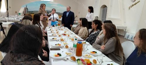 Азнакайда булачак әниләр файдалы һәм витаминлы ризыклардан авыз итте
