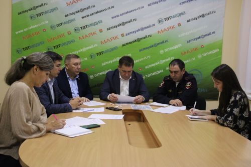Азнакайда юллардагы иминлек турында сөйләштеләр