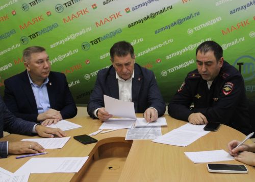 Азнакайда юллардагы иминлек турында сөйләштеләр