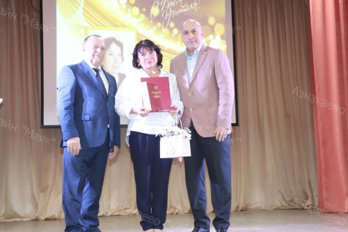 Азнакайда укытучылар бәйрәм итте