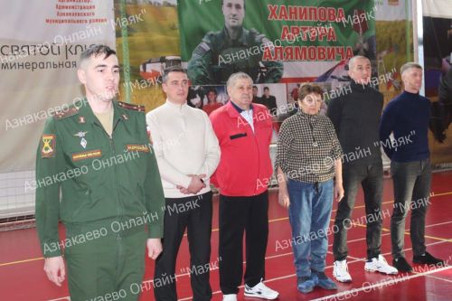 Азнакайда махсус хәрби операциядә һәлак булган Артур Хәнипов истәлегенә волейбол ярышлары бара